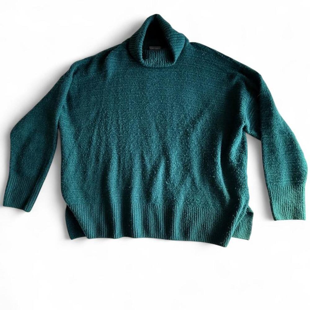 Vince camuto emerald green turtleneck